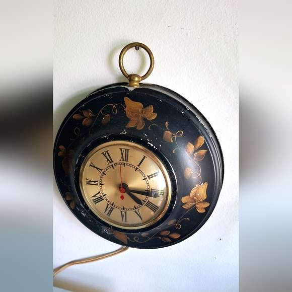 Antique electric wall clock with Roman numerals - Picture 3 of 10